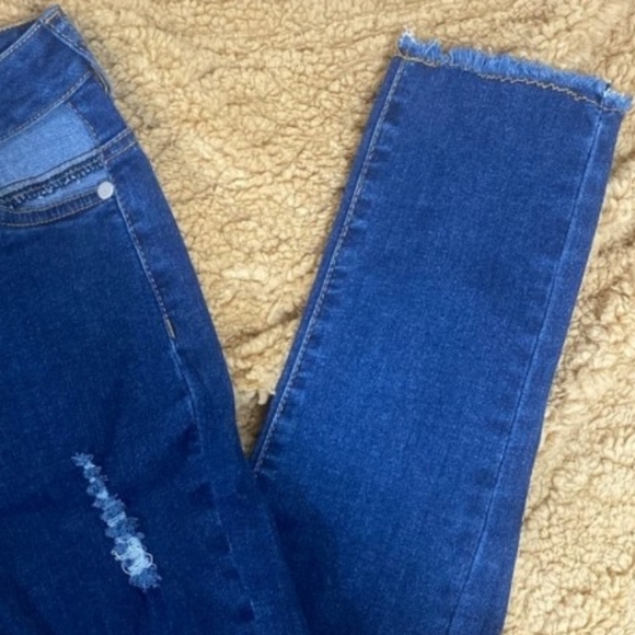 Cute jeans👖 - Picture 3 of 4